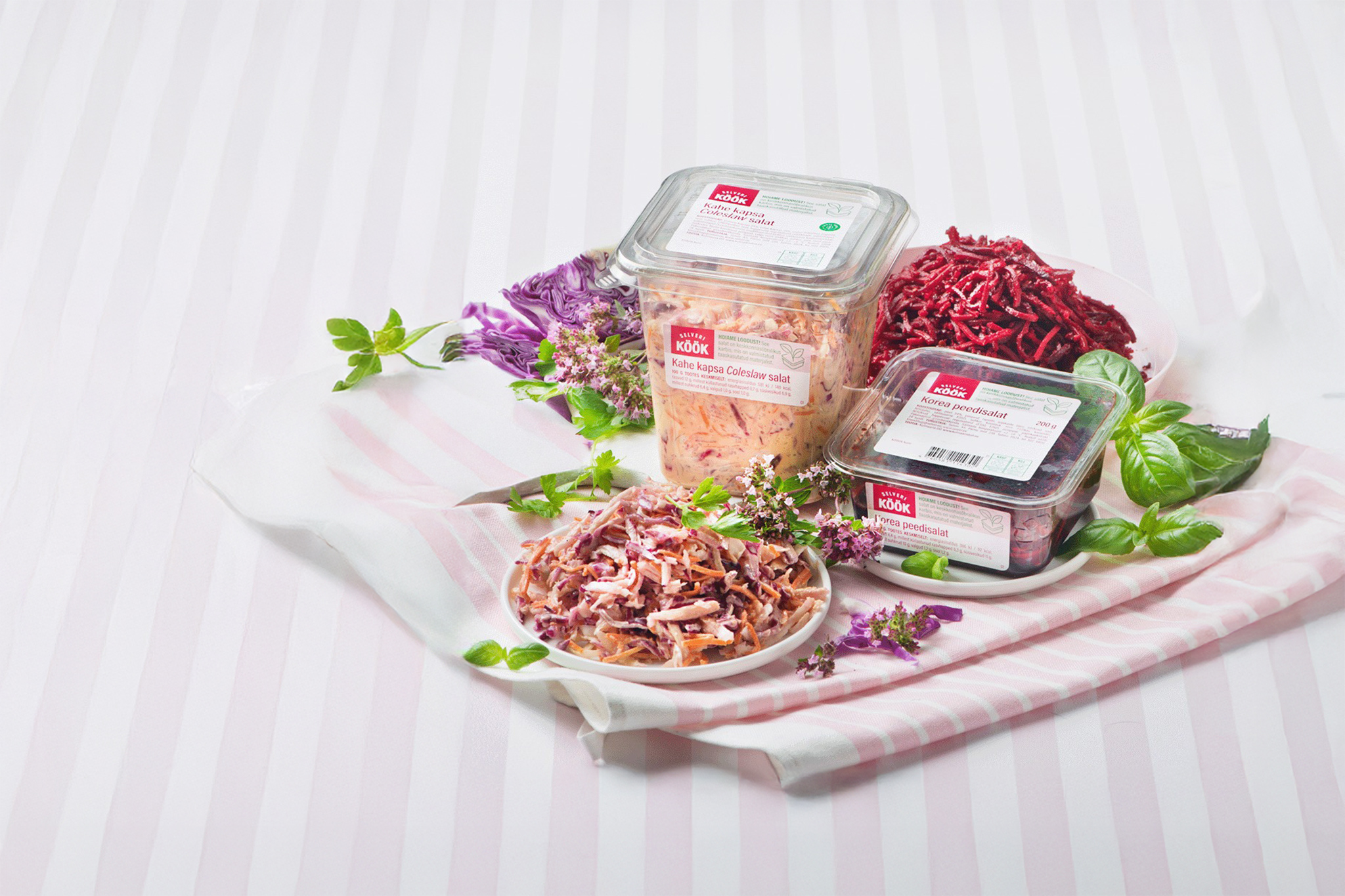 Selveri Köögi veganisõbralik kahe kapsa coleslaw ja Korea peedisalat on valmis!
Kergelt krehvtised ja taljet soosivad, iga mahlane suutäis vitamiinidest ja kiud