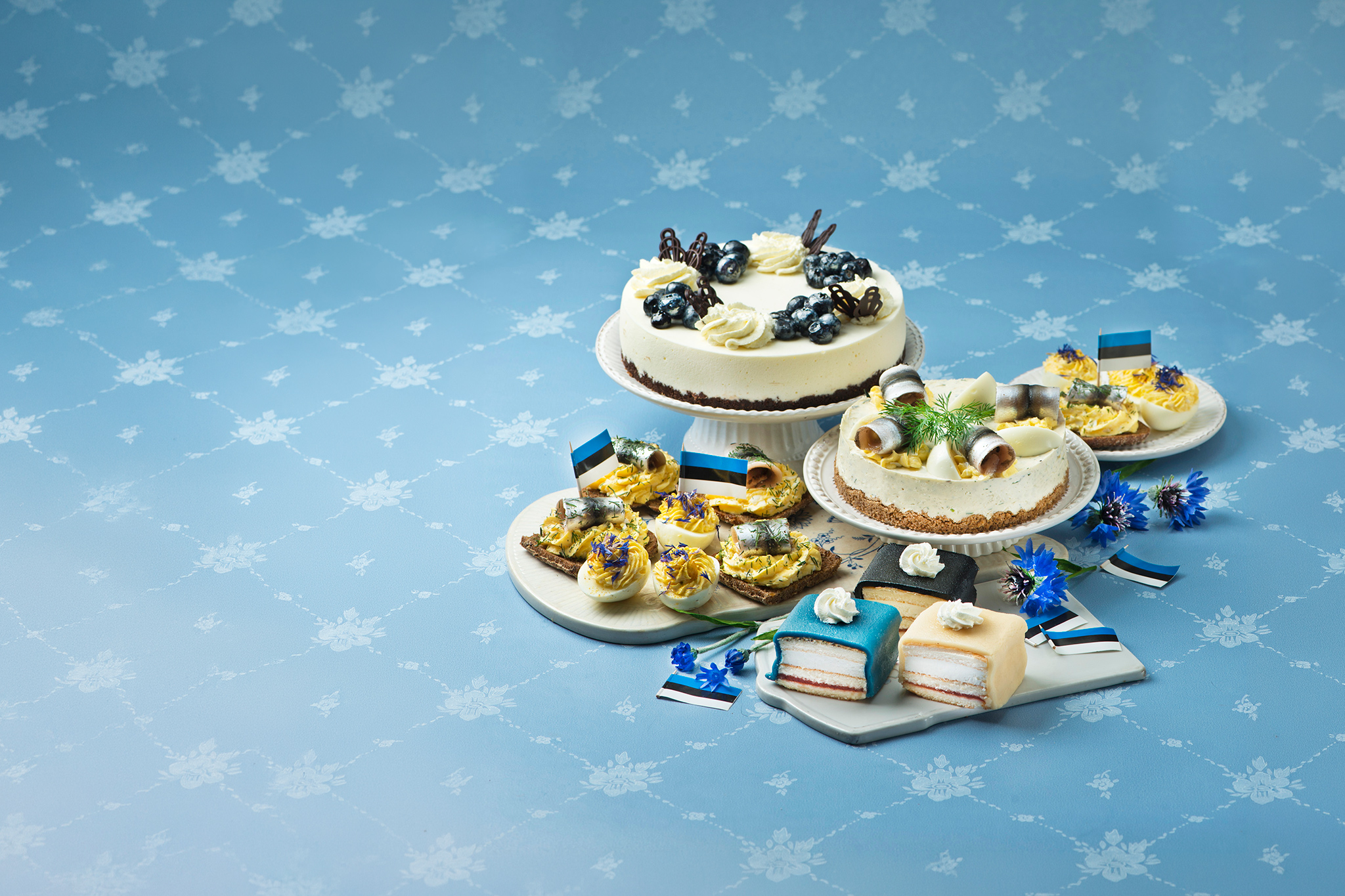 Selveri Köögi uued, ehedalt eestipärased ahvatlused on armsatega koos tähistamiseks oodatud. Paraja suurusega ning käsitööna tehtud! Täpselt õige valik Eesti Va